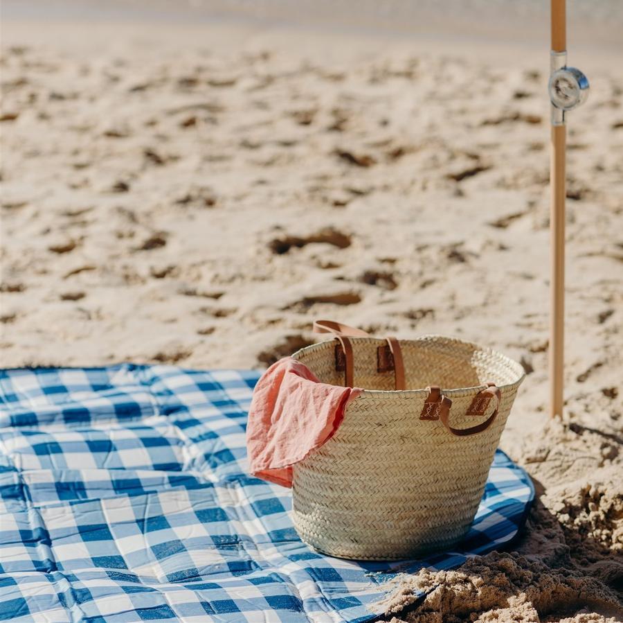The Basil Bangs Love Rug is the ultimate outdoor accessory, perfect for any adventure. Its water-resistant design, padded underside, and compact size make it the go-to choice for picnics, beach days, and more.