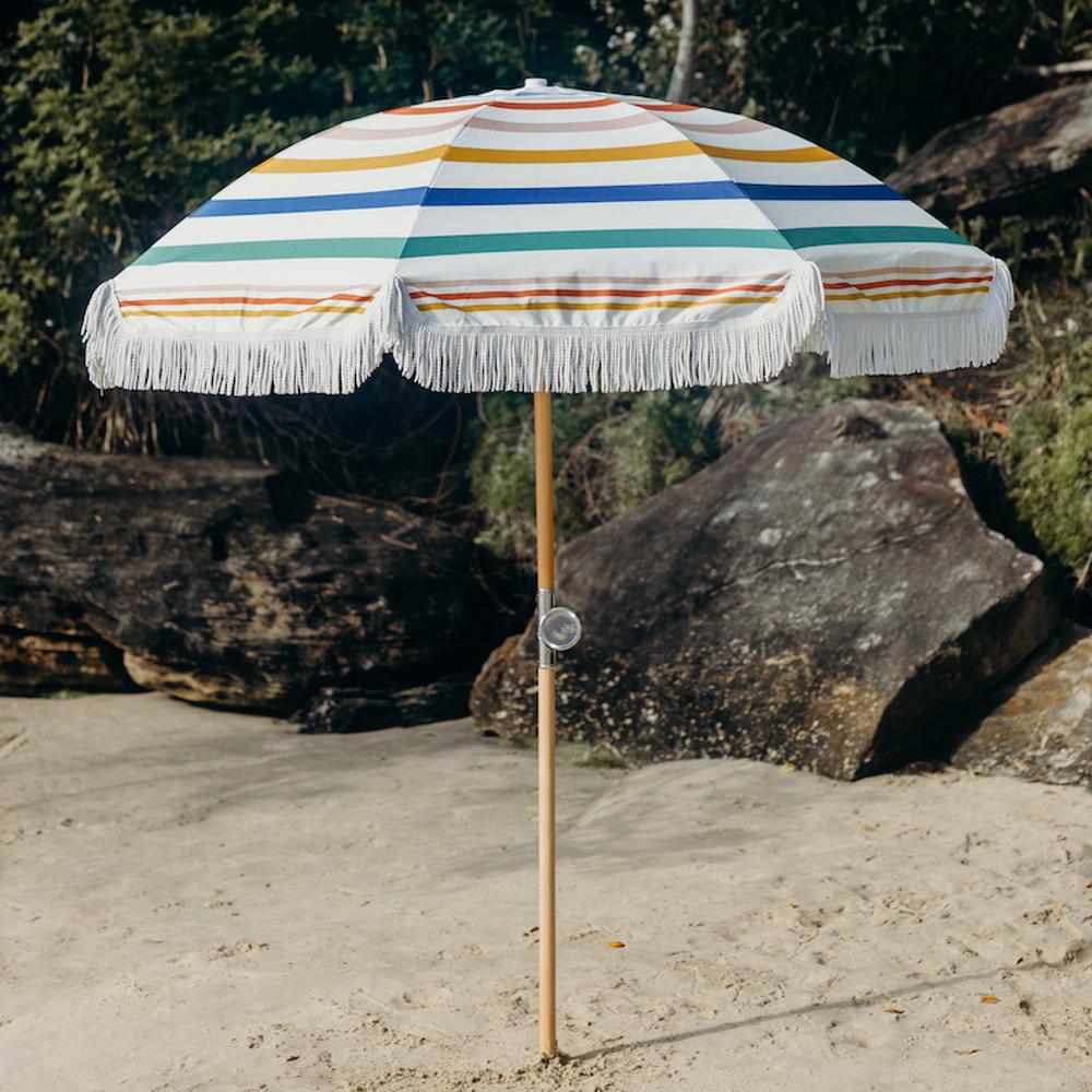 Upgrade your outdoor space with this luxurious and functional beach accessory.