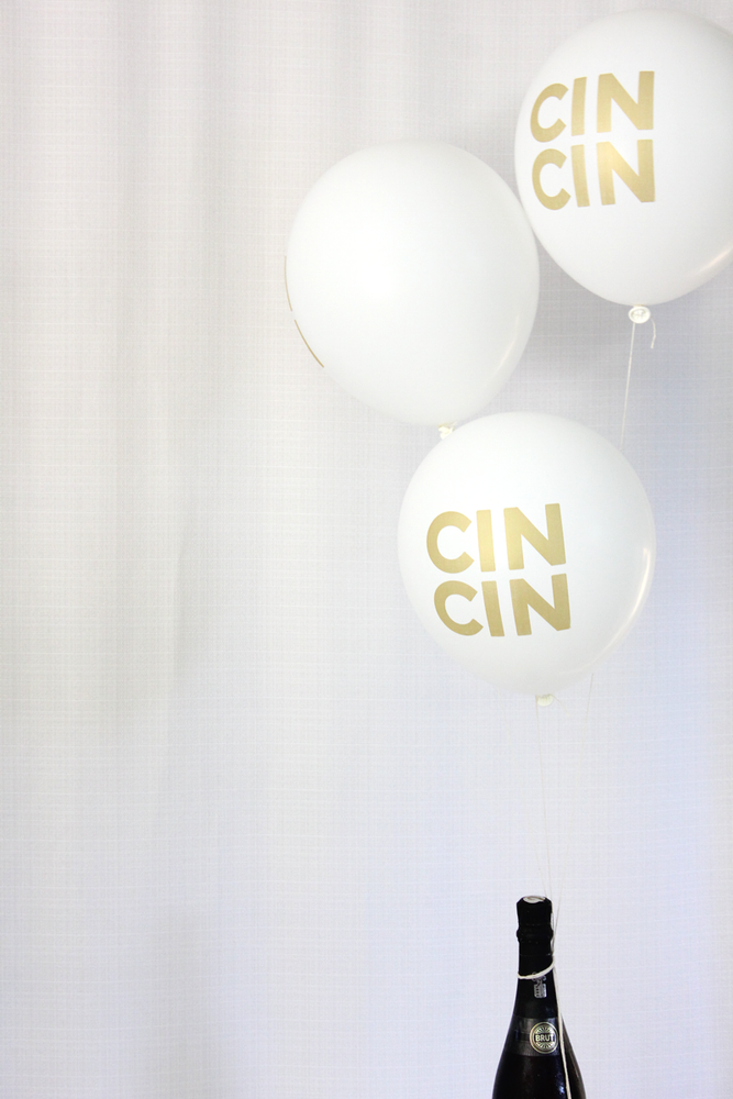 
                
                    Load image into Gallery viewer, Cin Cin White &amp;amp; Gold Balloons (set of 3)
                
            